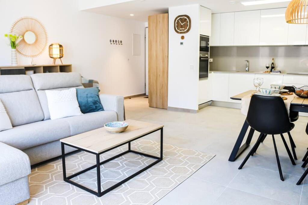 Iconic Sea Views Luxury Apartment Puerto Marino المظهر الخارجي الصورة
